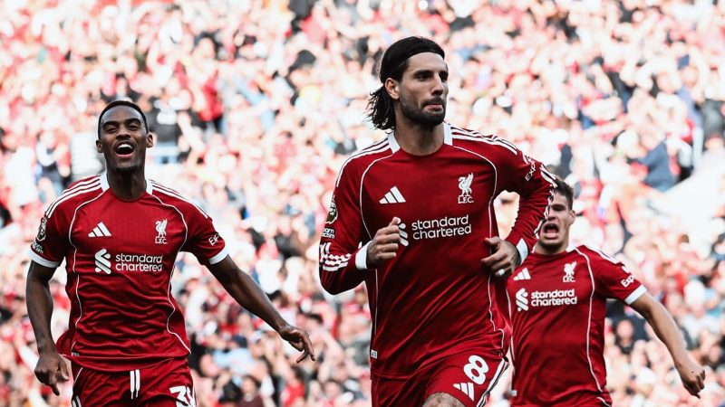 Gol de falta magistral garante vitória emocionante do Liverpool contra o Arsenal