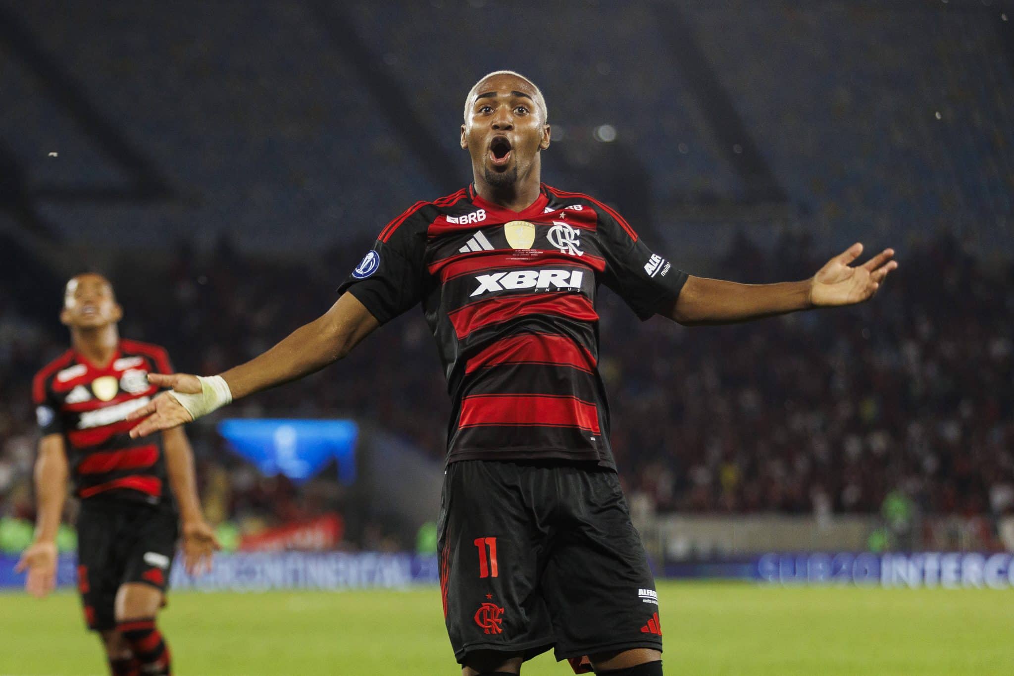 Lorran celebra gol pelo Flamengo na final do Intercontinental sub-20
