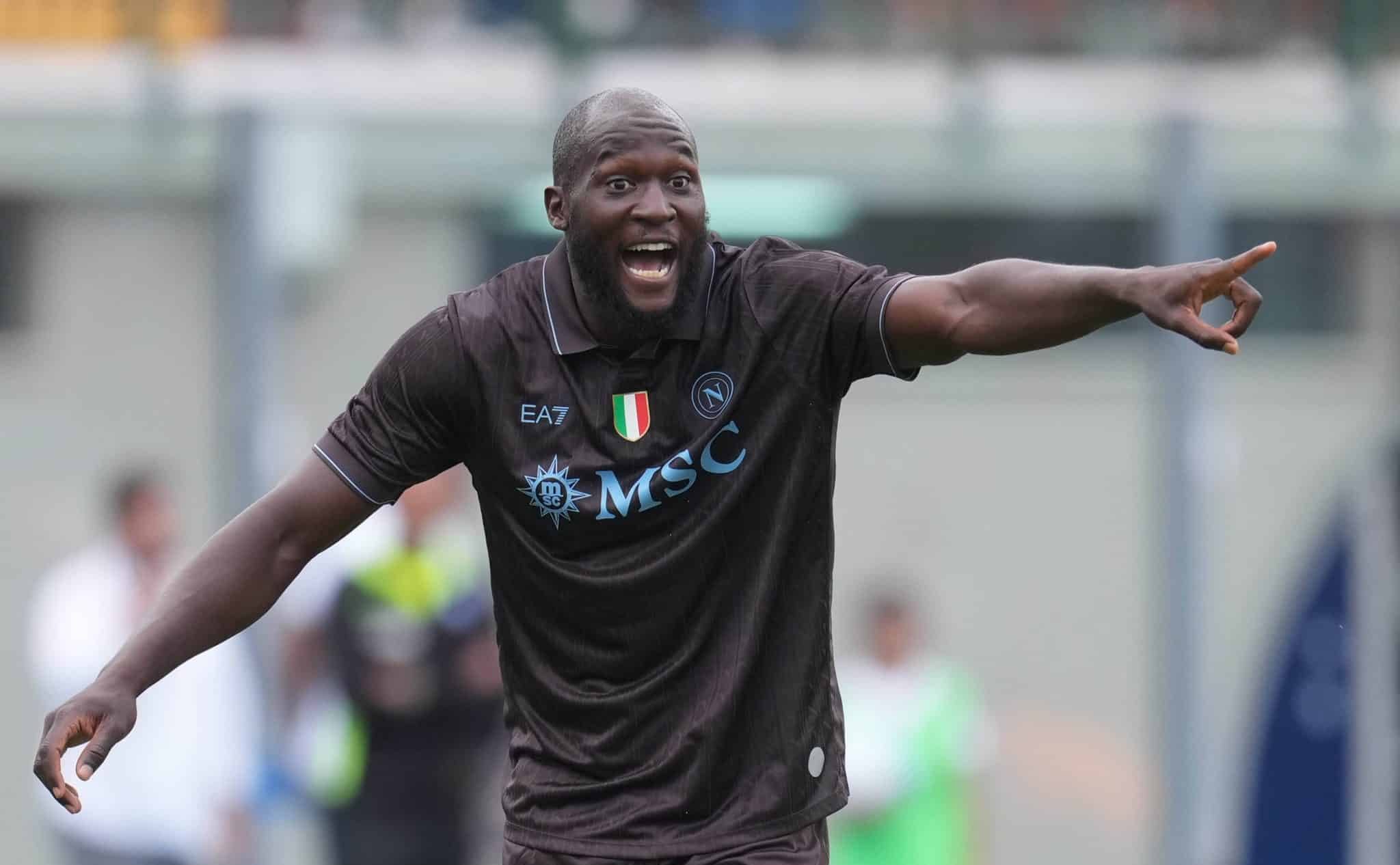 Napoli planeja chap&eacute;u no Milan para tirar atacante do Manchester United ap&oacute;s les&atilde;o de Lukaku