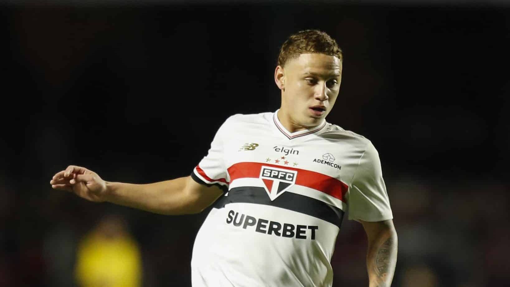 &lsquo;Solu&ccedil;&atilde;o est&aacute; em casa&rsquo;: Maik conquista Crespo e ganha elogios como titular do S&atilde;o Paulo