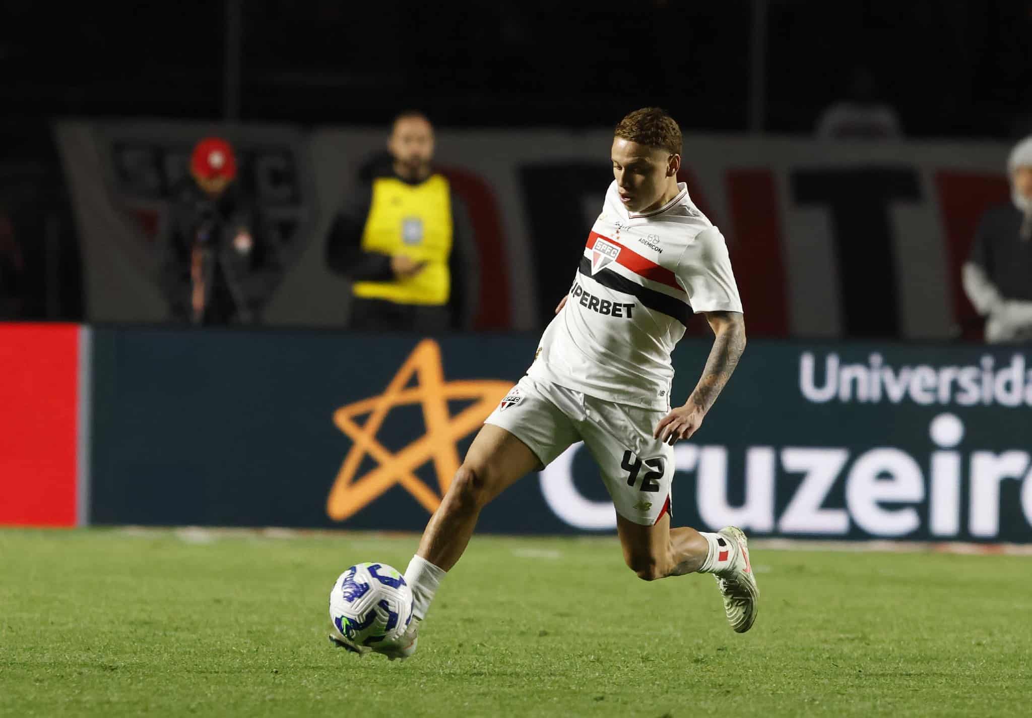 Maik, em a&ccedil;&atilde;o pelo S&atilde;o Paulo contra o Vit&oacute;ria