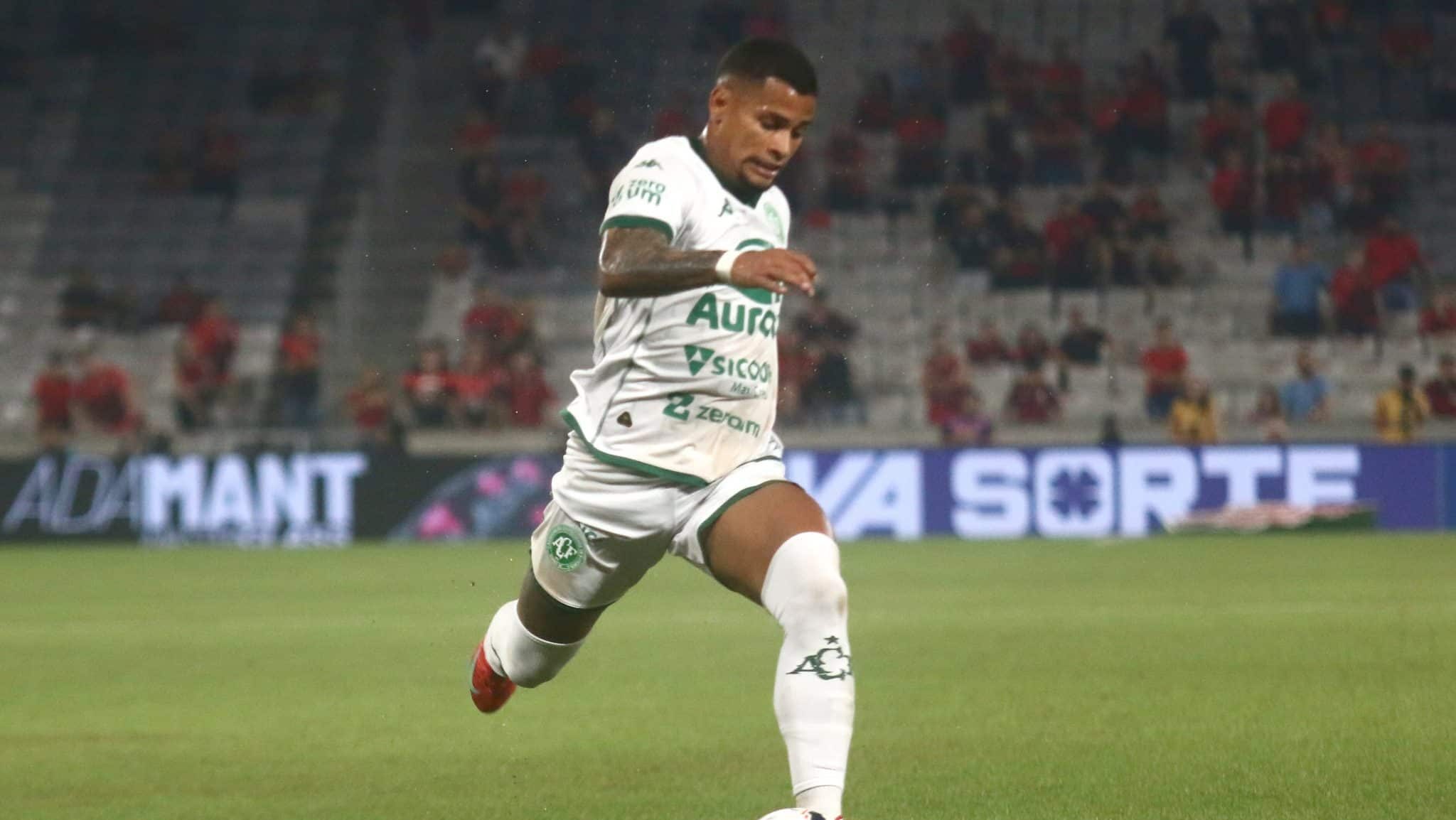 Ma&iacute;lton, em a&ccedil;&atilde;o pela Chapecoense