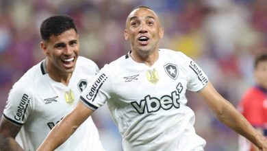 Mar&ccedil;al se reinventa em nova posi&ccedil;&atilde;o e guia Botafogo em goleada contra o Fortaleza