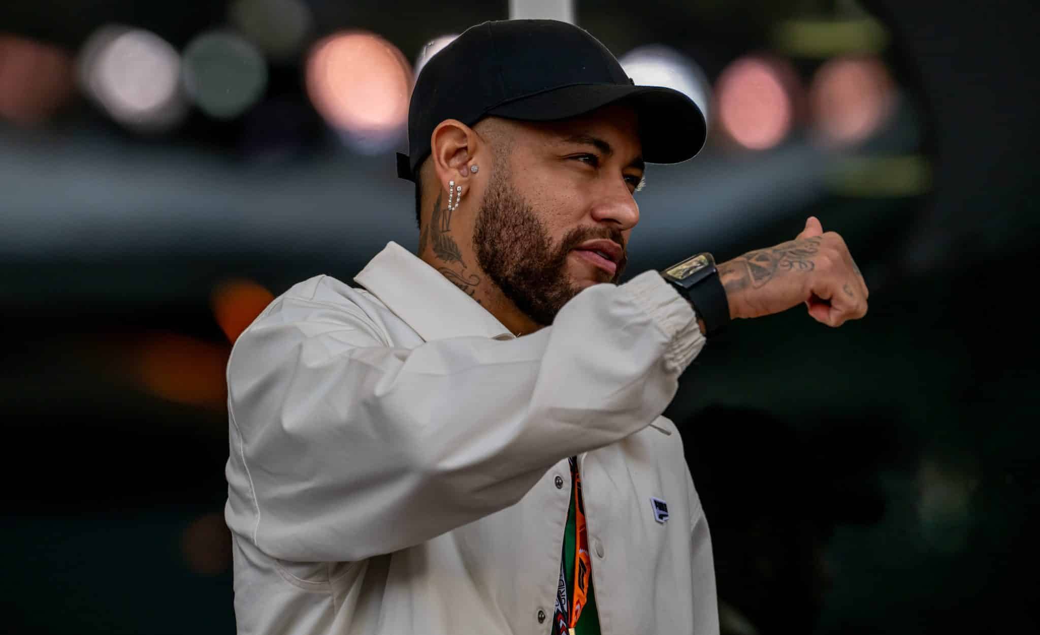 &lsquo;Tinha que me esconder. N&atilde;o sou o Neymar, mas se voc&ecirc; joga no PSG, &eacute; dif&iacute;cil ter uma vida normal&rsquo;