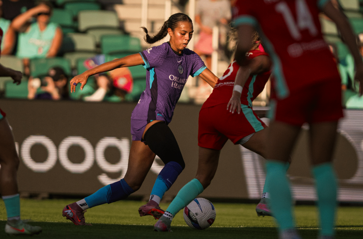 Por que a NWSL alterou a pol&iacute;tica de aquecimento&nbsp;ap&oacute;s jogo marcado por altas temperaturas e confus&otilde;es por atrasos?