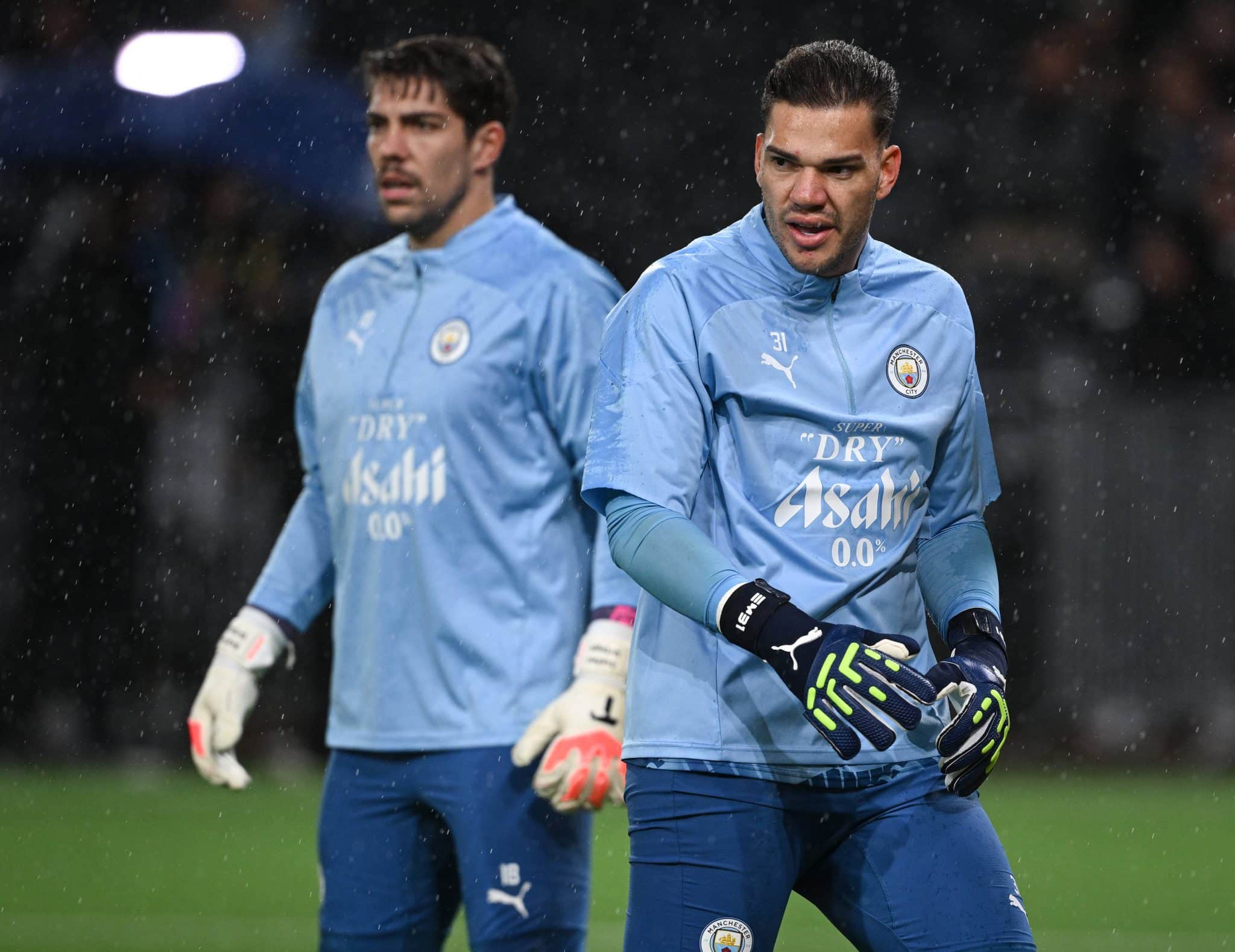 Ortega e Ederson em treino do Manchester City