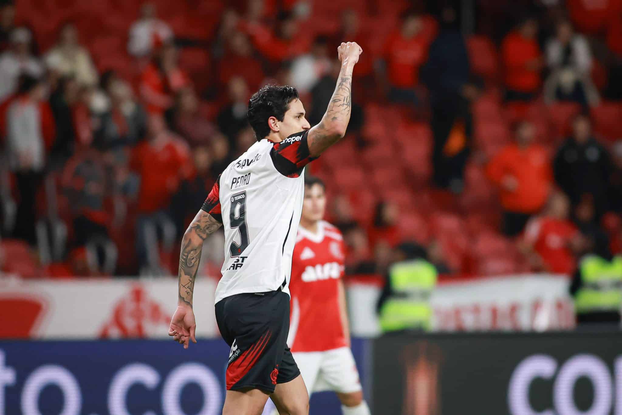 Pedro celebra gol pelo Flamengo 