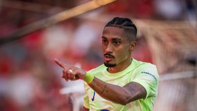 Arbitragem pol&ecirc;mica ofusca &lsquo;dupla Bola de Ouro&rsquo; em 1&ordf; vit&oacute;ria do Barcelona em LaLiga