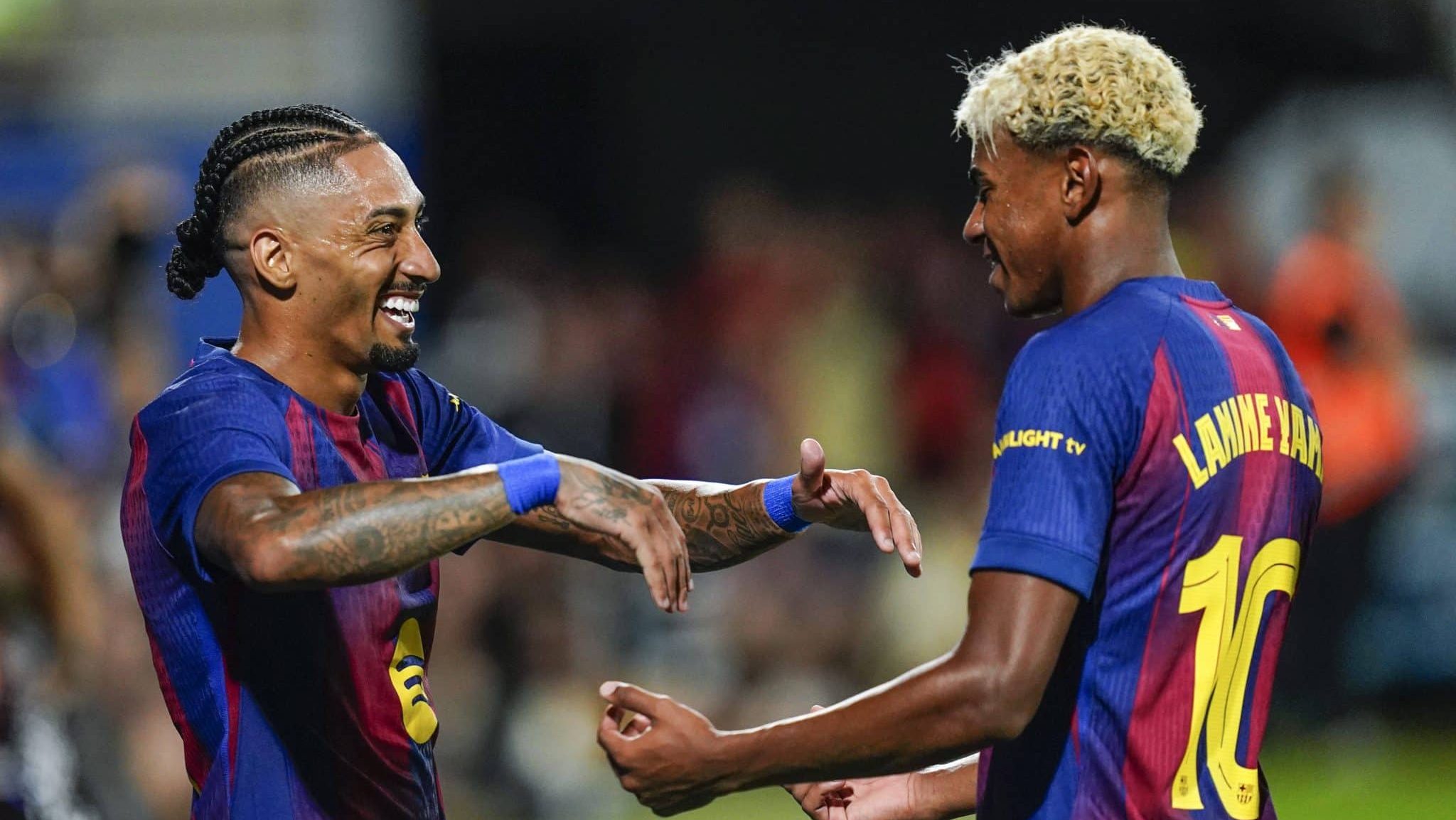 Raphinha e Lamine Yamal, em atua&ccedil;&atilde;o pelo Barcelona (Foto: Imago)