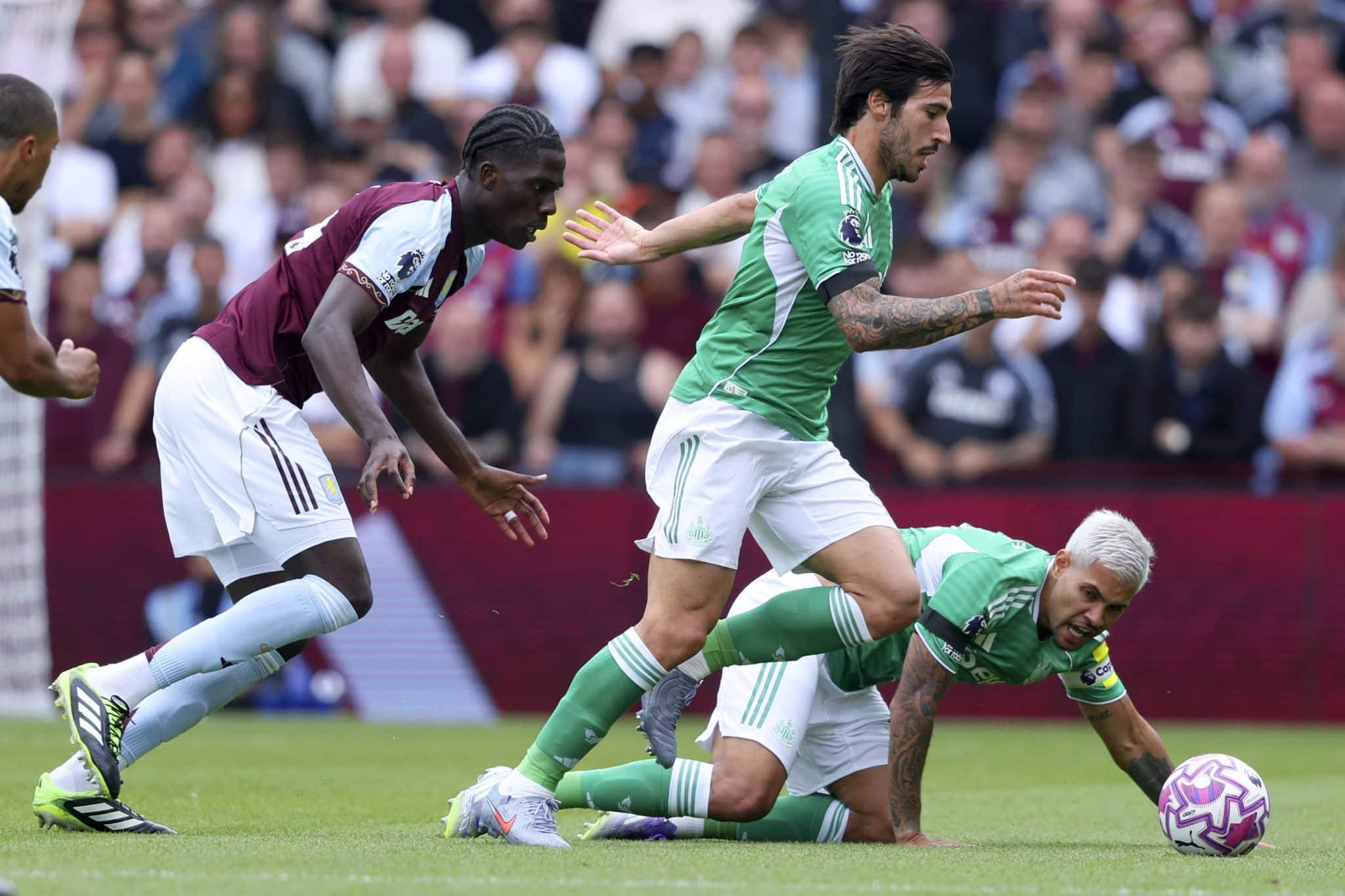 Tonali em a&ccedil;&atilde;o pelo Newcastle