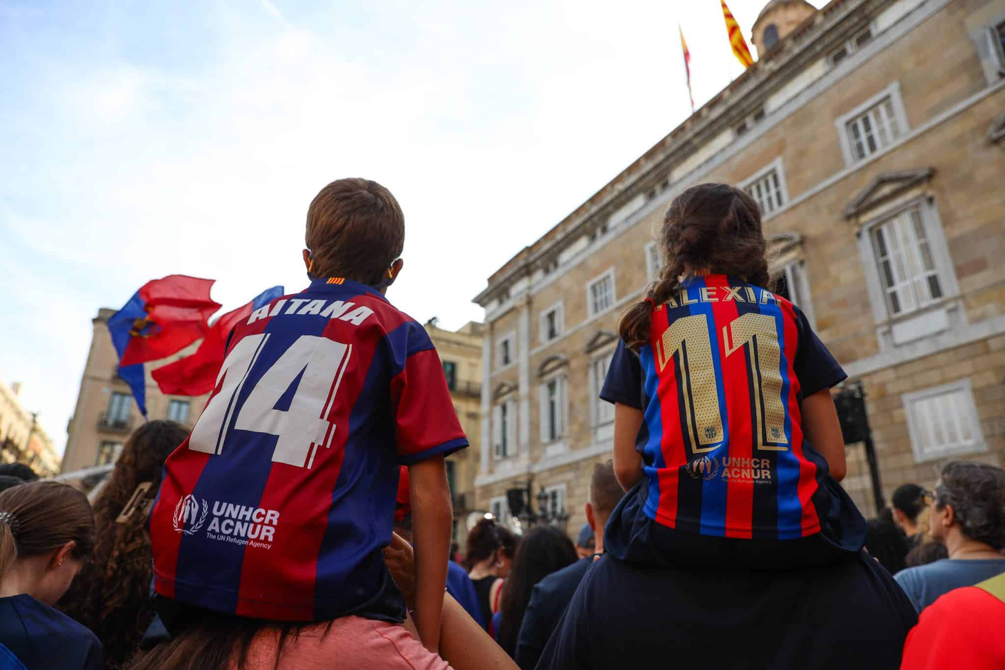 May 26, 2024, Barcelona, Barcelona, SPAIN: FC Barcelona, Barca fans show Aitana Bonmati and Alexia Putellas shirts durin