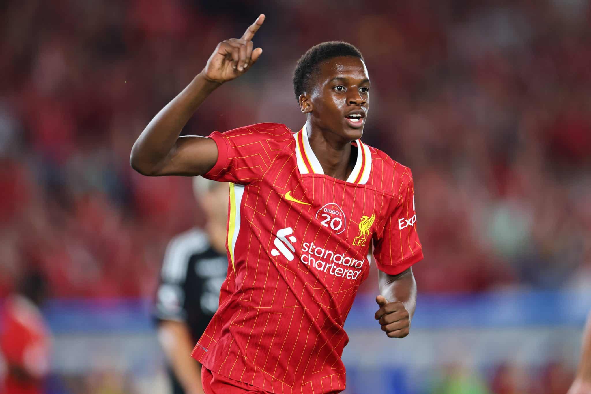 Trey Nyoni celebra gol pelo Liverpool