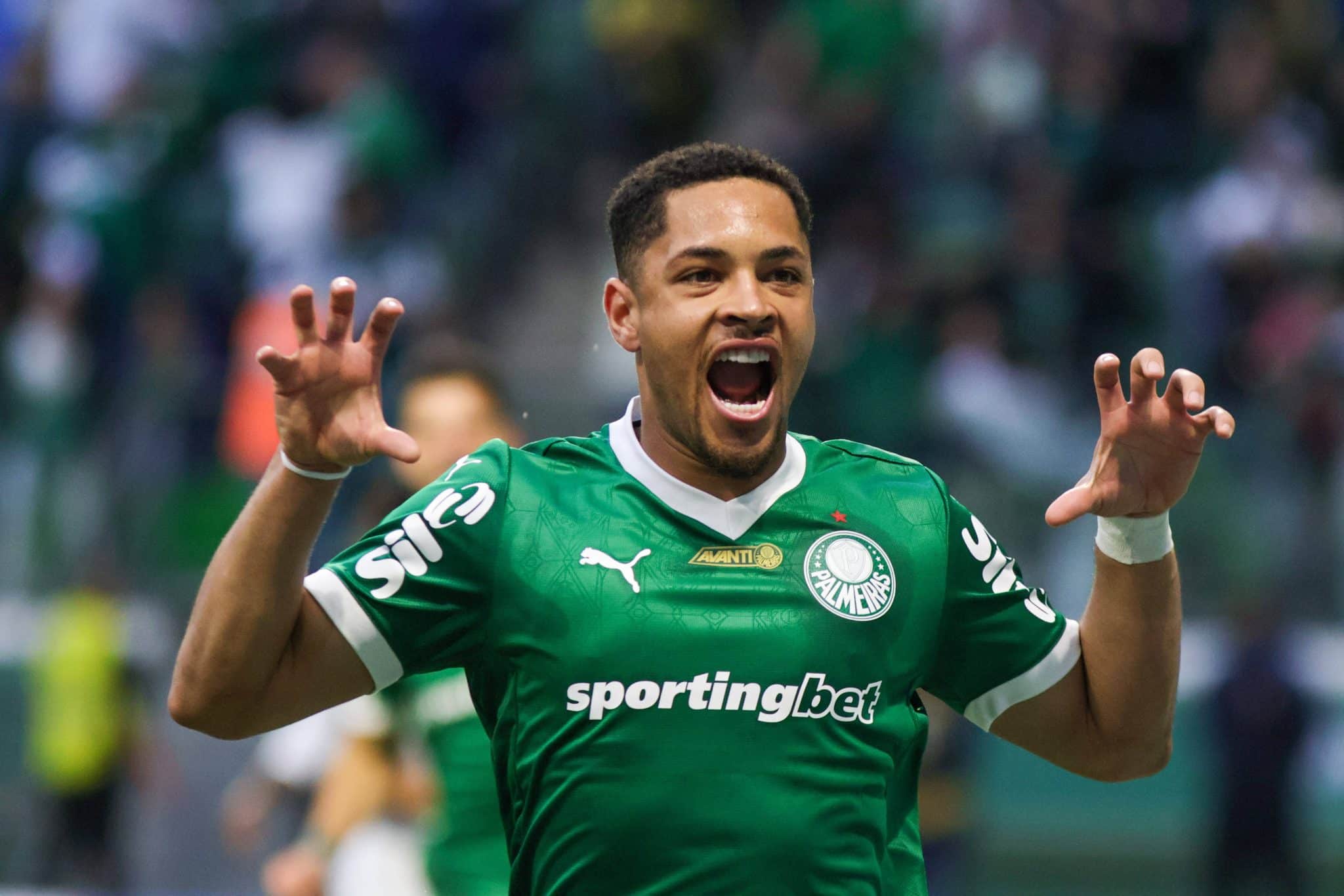 Boa fase de Vitor Roque no Palmeiras anima Barcelona, que visa novos lucros com o brasileiro