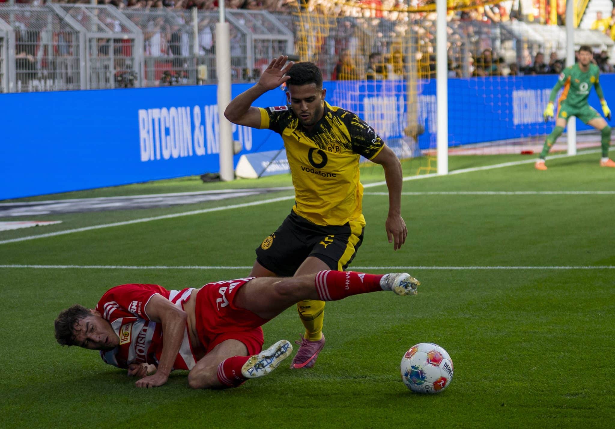 Yan Couto pelo Borussia Dortmund