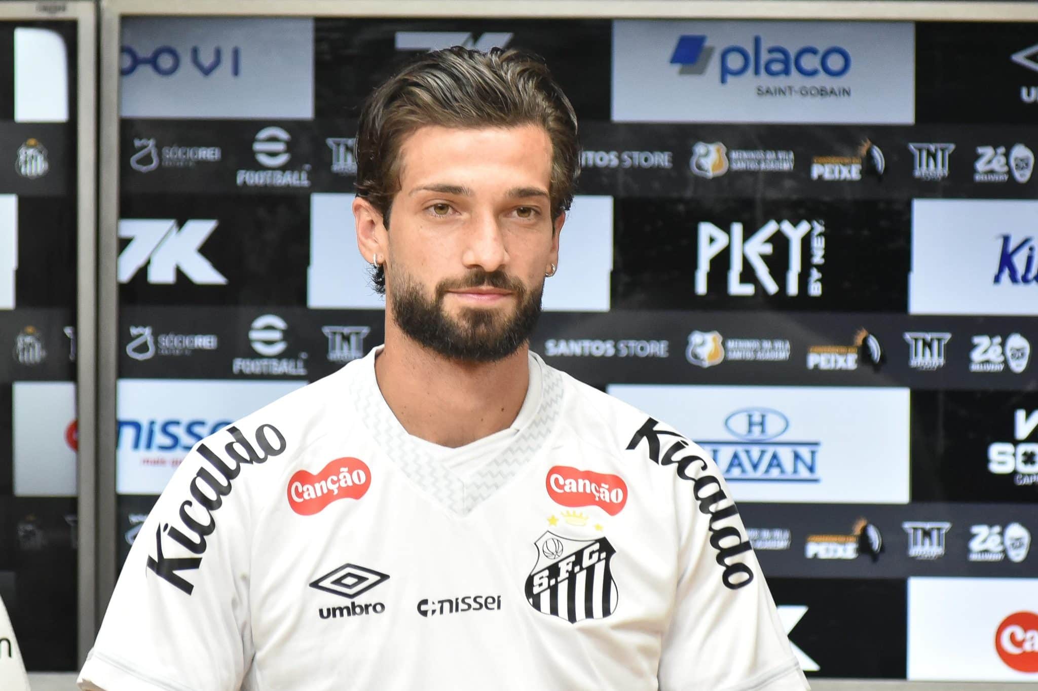 Lautaro Diaz na apresenta&ccedil;&atilde;o do Santos 0909II