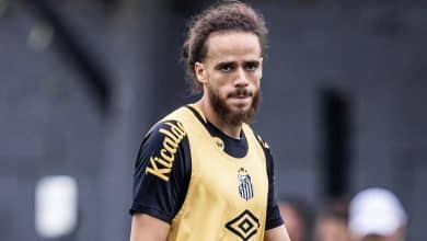 Apresentado, Billal Brahimi explica porque trocou o Nice pelo Santos e brinca com a pron&uacute;ncia do seu nome