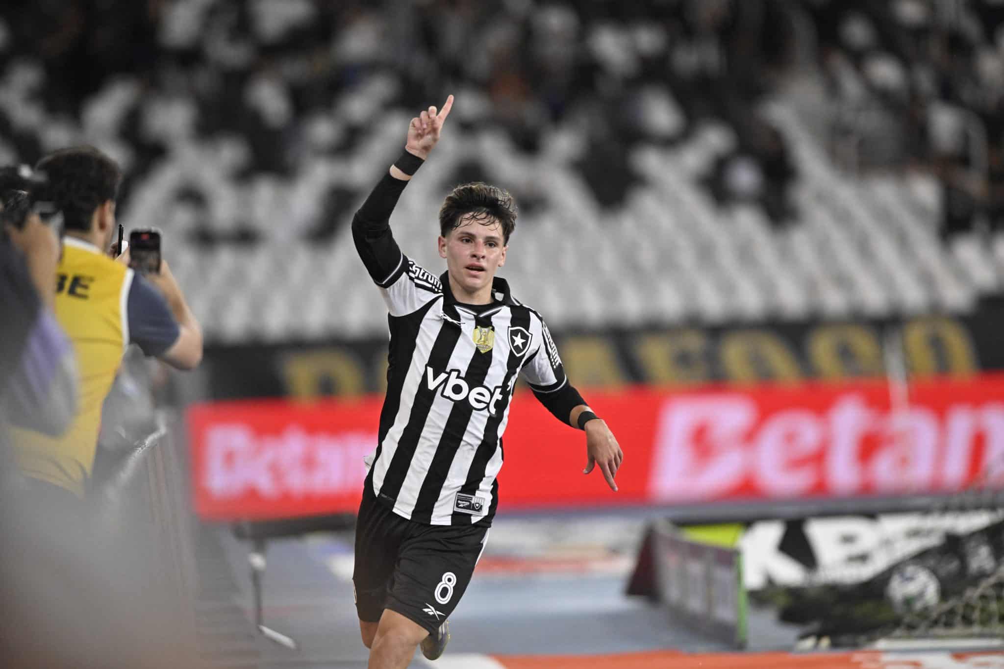 Alvaro Montoro foi titular no &uacute;ltimo jogo do Botafogo (Foto: Imago)