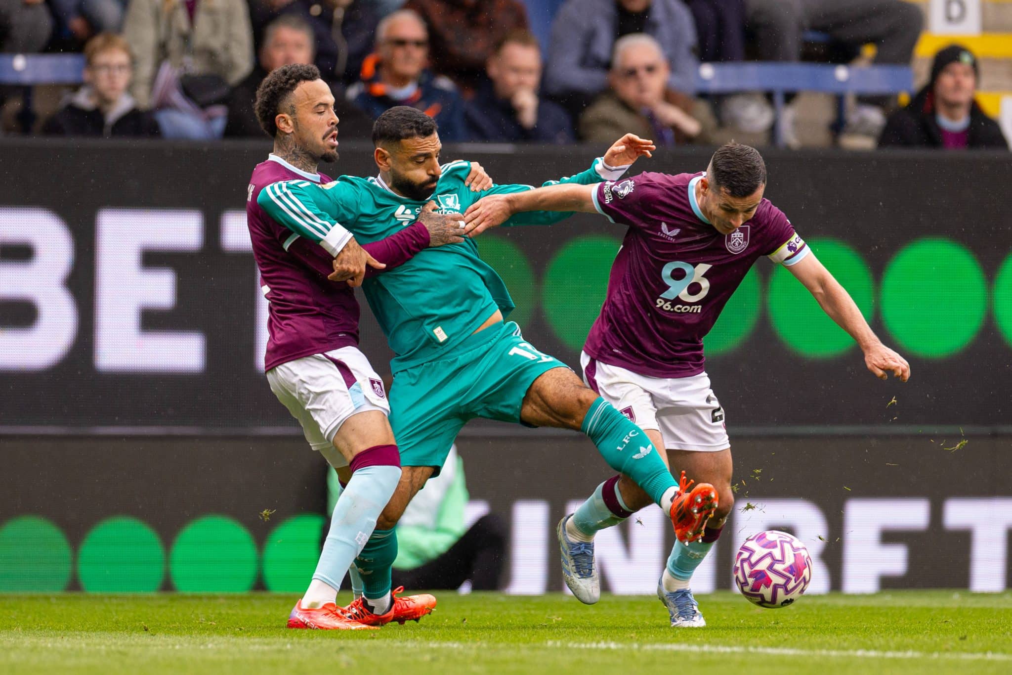 Defesa do Burnley &eacute; principal for&ccedil;a do time 