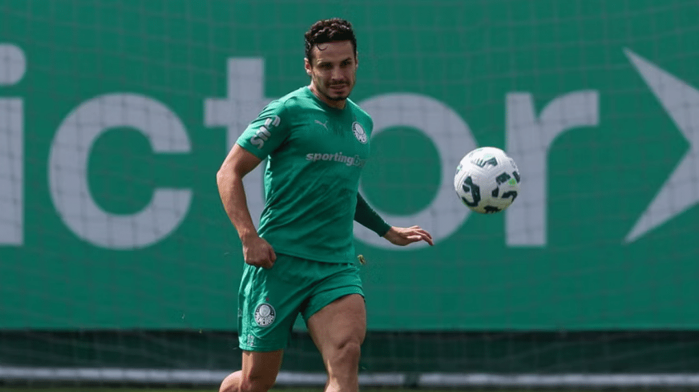 O retorno de Veiga: Mesmo em mau ano, meia ainda lidera estat&iacute;stica do Palmeiras