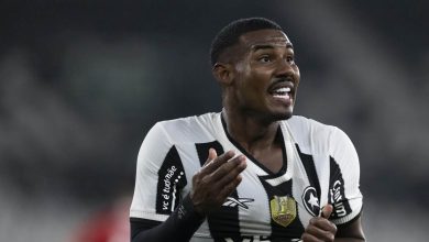 Press&atilde;o interna e exig&ecirc;ncias do Forest: Os bastidores do retorno rel&acirc;mpago de Cuiabano ao Botafogo