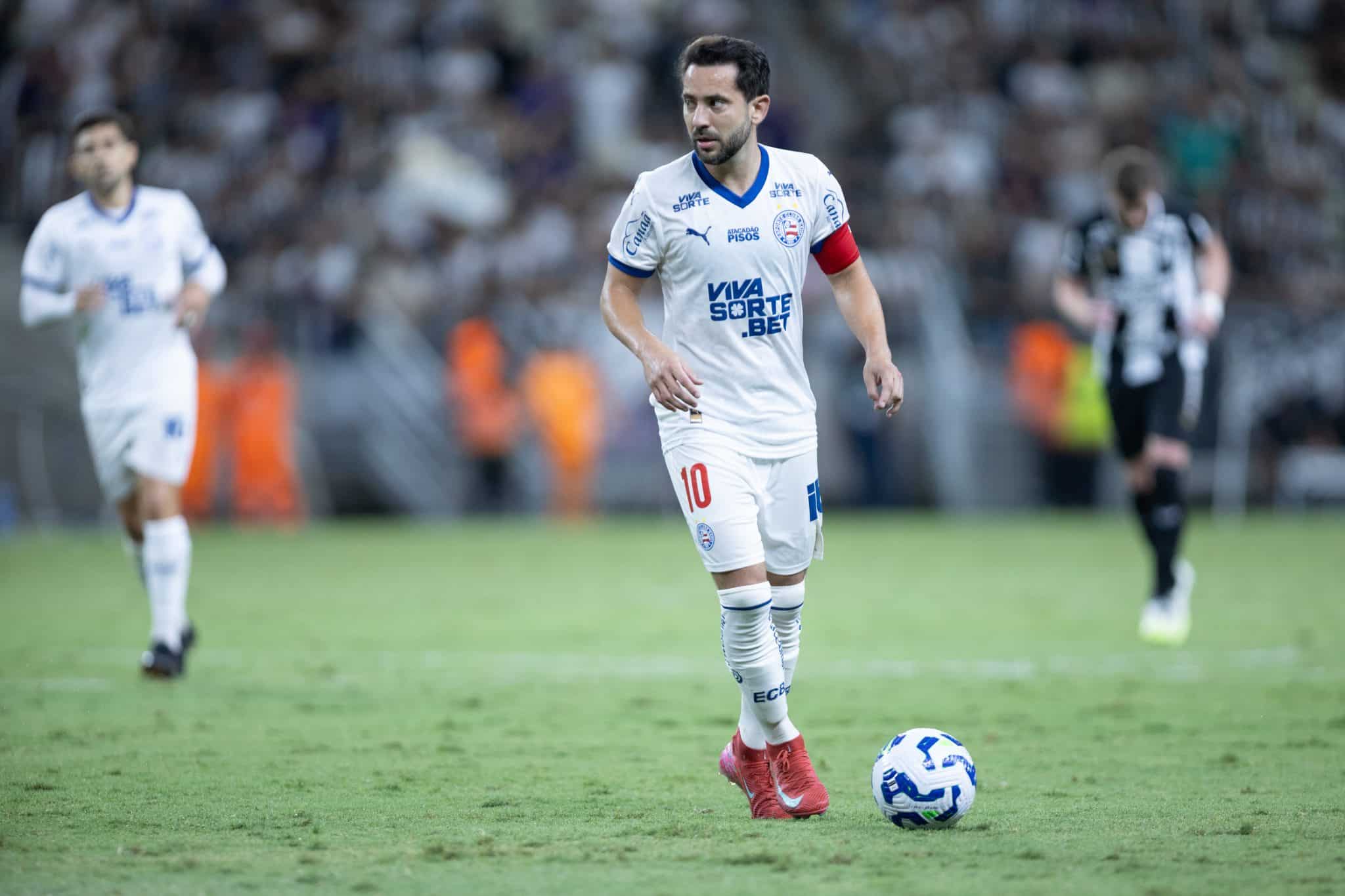 Everton Ribeiro em a&ccedil;&atilde;o durante Bahia e Cear&aacute;