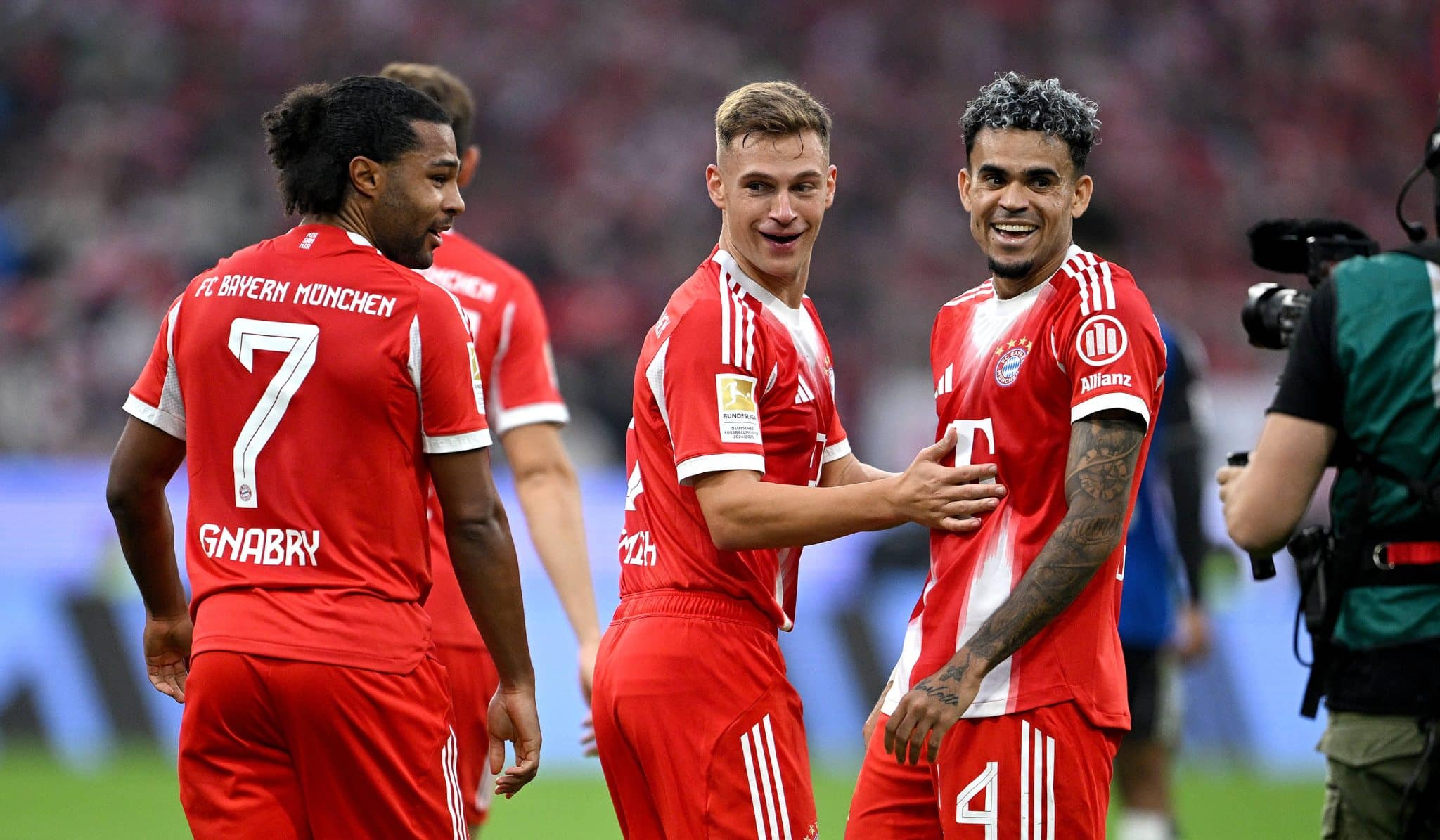 &lsquo;Um dos melhores do mundo&rsquo;: Protagonista de atropelo do Bayern esteve na beira do campo