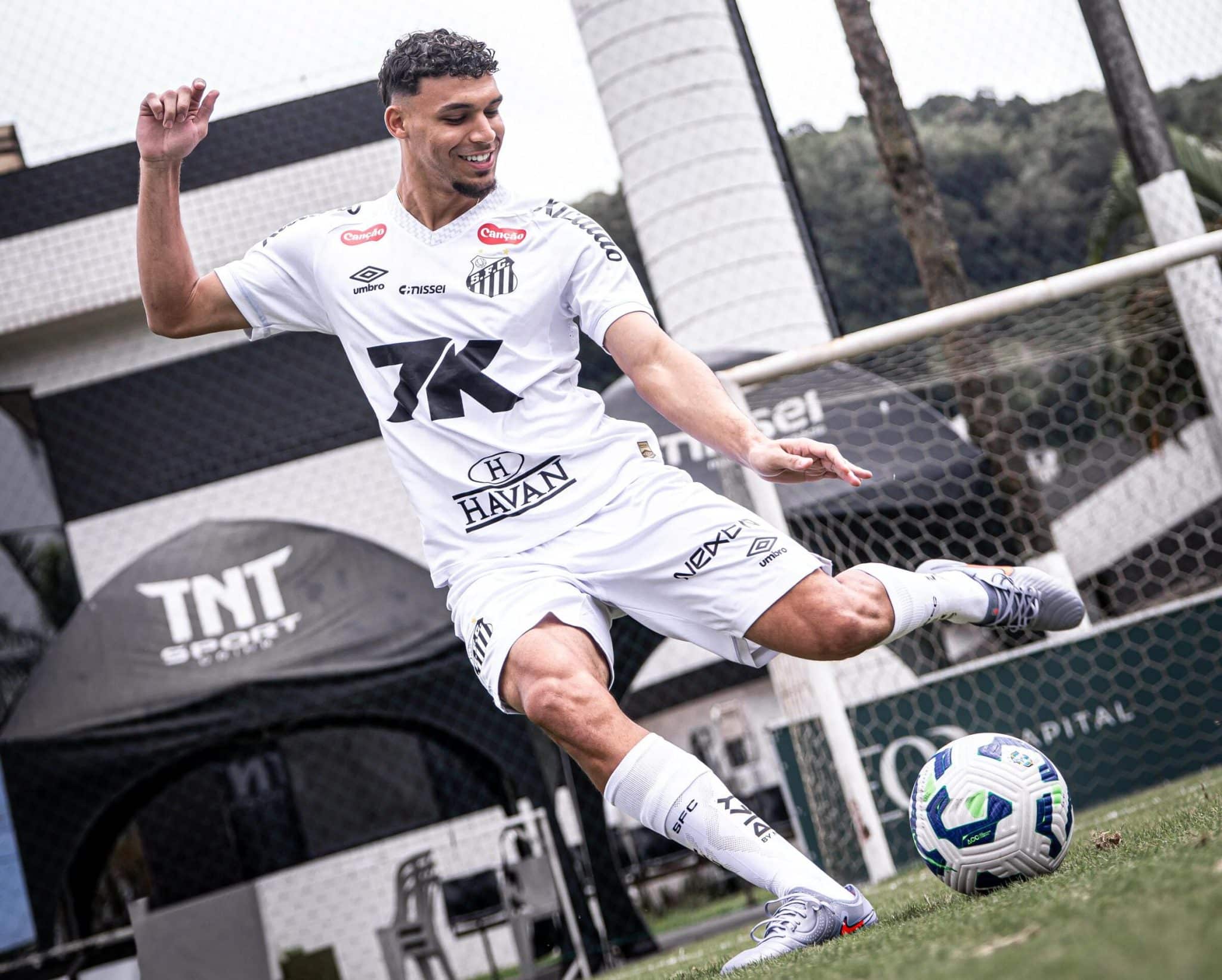 Victor Hugo &eacute; anunciado como novo meio-campista do Santos