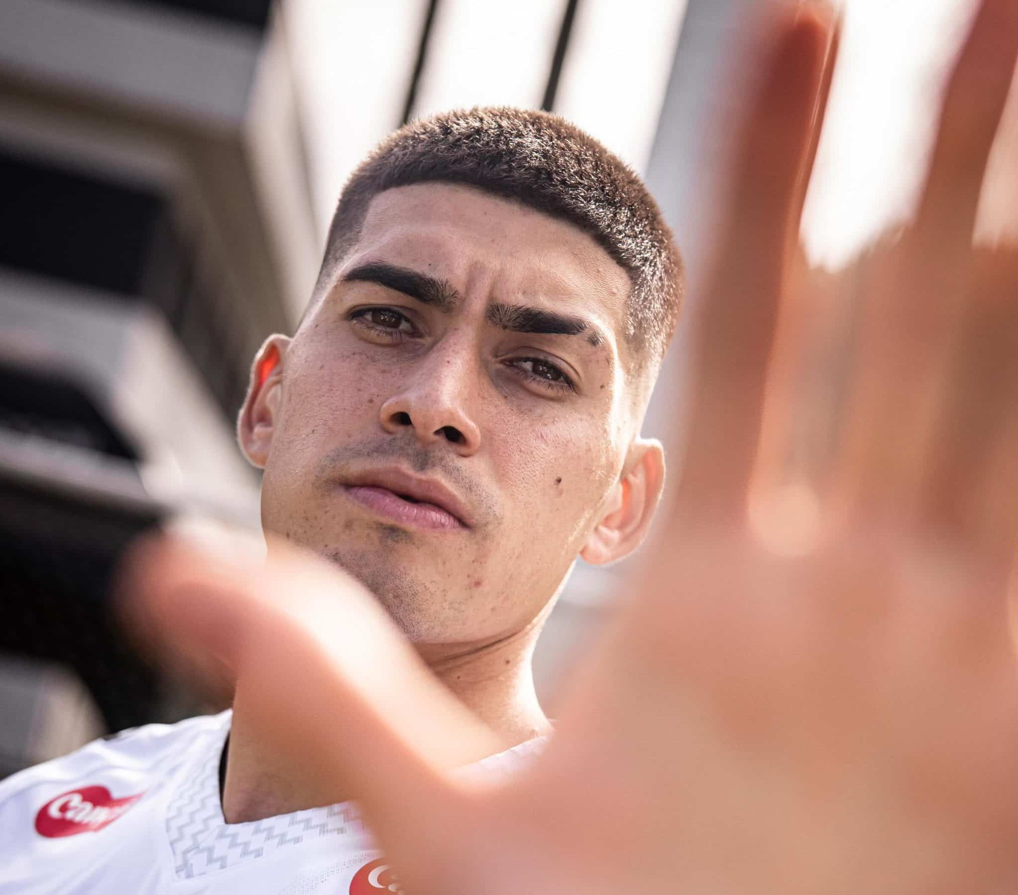 Adonis Frias anunciado como novo jogador do Santos