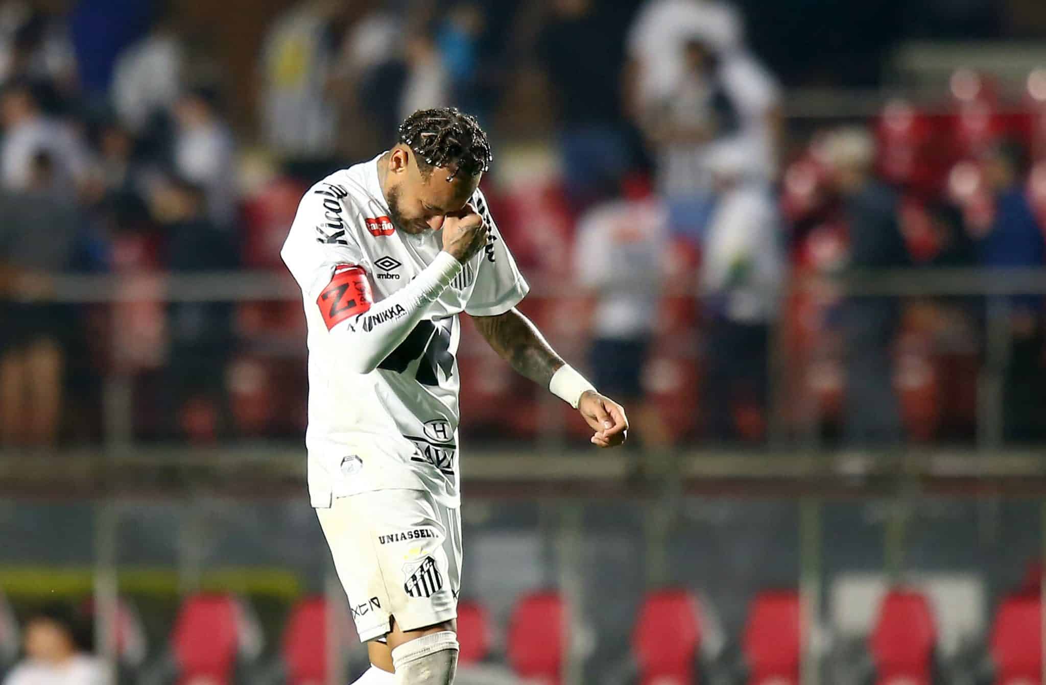 Neymar chorando ap&oacute;s a goleada do Vasco sobre o Santos