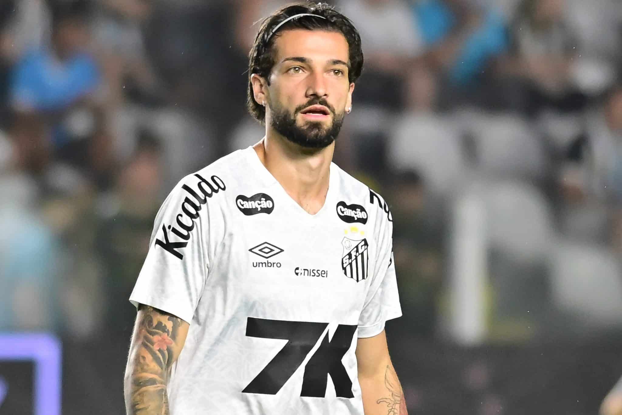 Erros custam caro e escancaram realidade cruel do Santos na briga contra o Z4