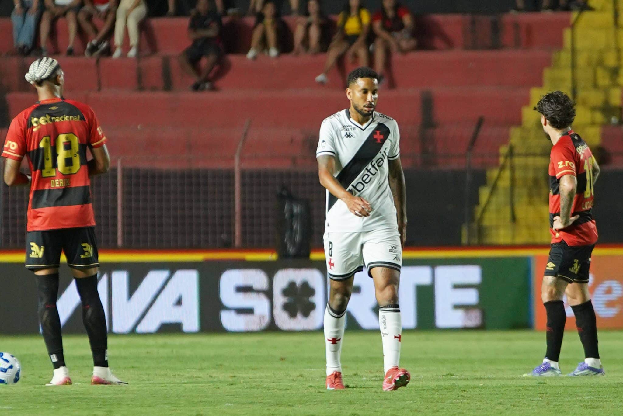 Jair vai passar por cirurgia no joelho direito (Foto: Imago)