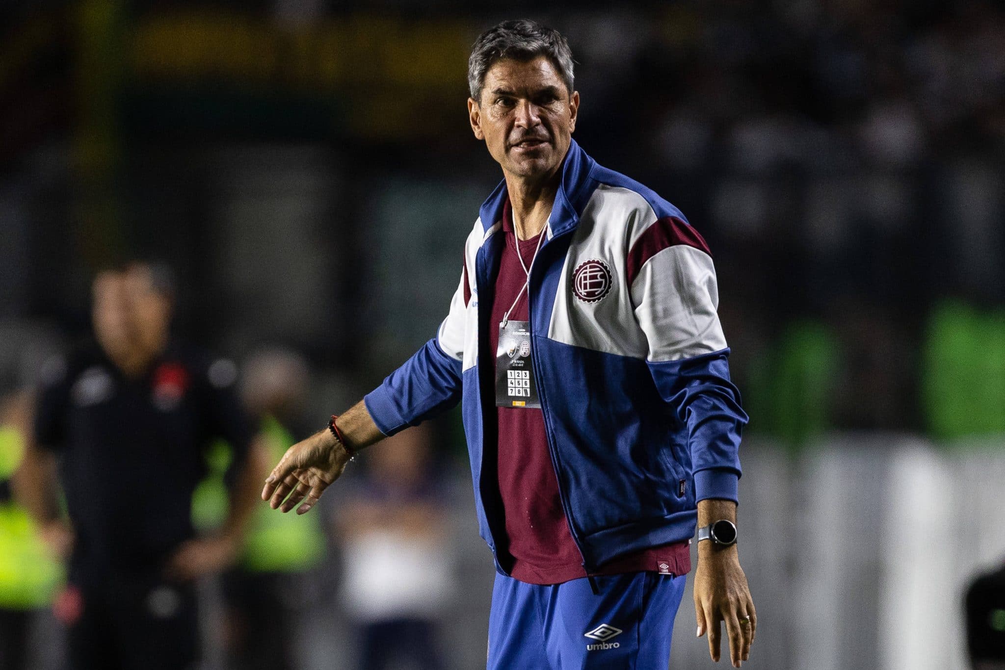 Maur&iacute;cio Pellegrino como t&eacute;cnico do Lan&uacute;s
