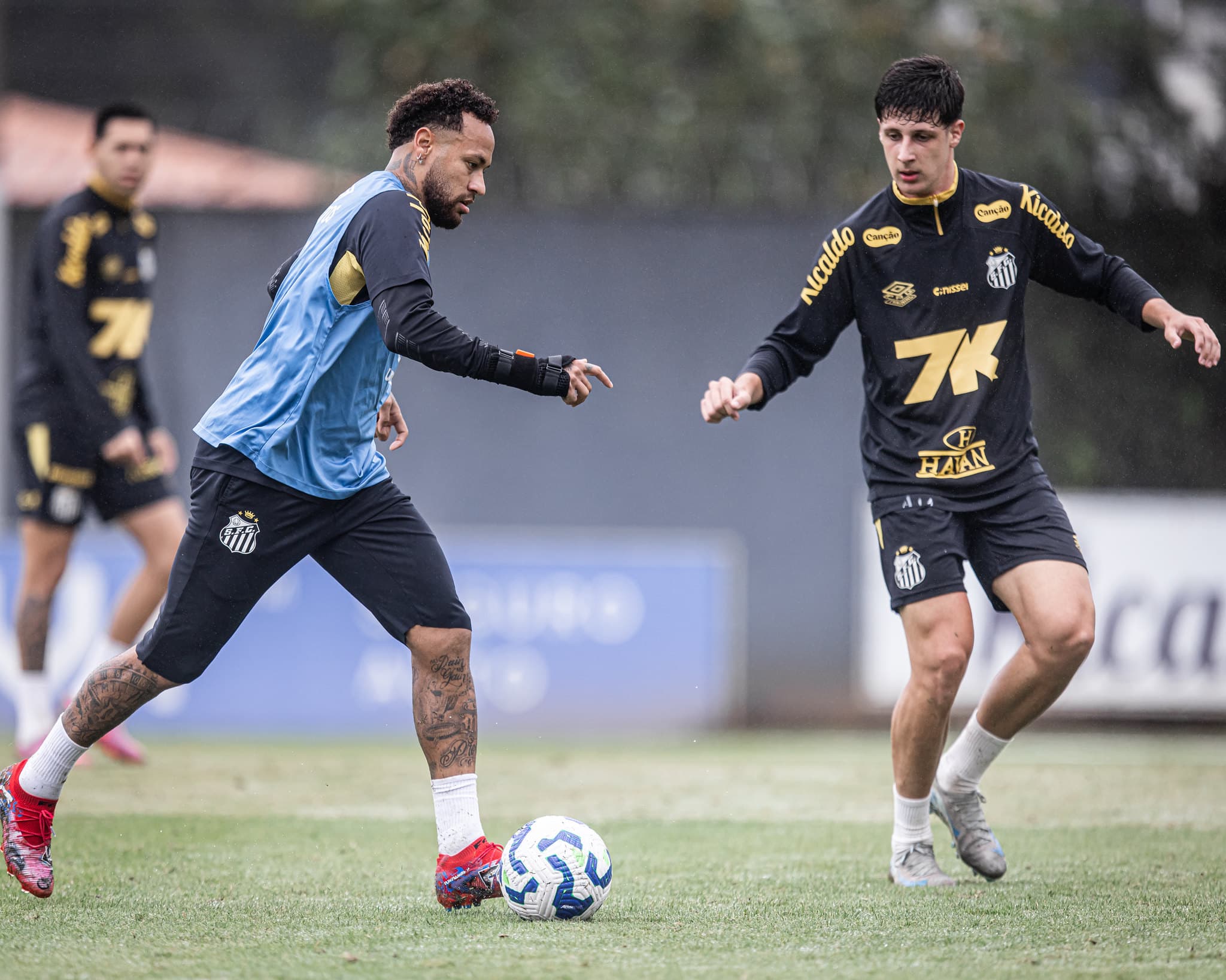 Neymar em a&ccedil;&atilde;o no treino do Santos 10/09/25