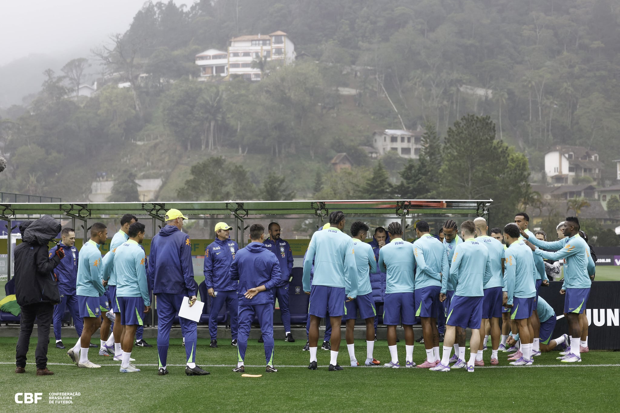 Sele&ccedil;&atilde;o Brasileira na Granja Comary 0609