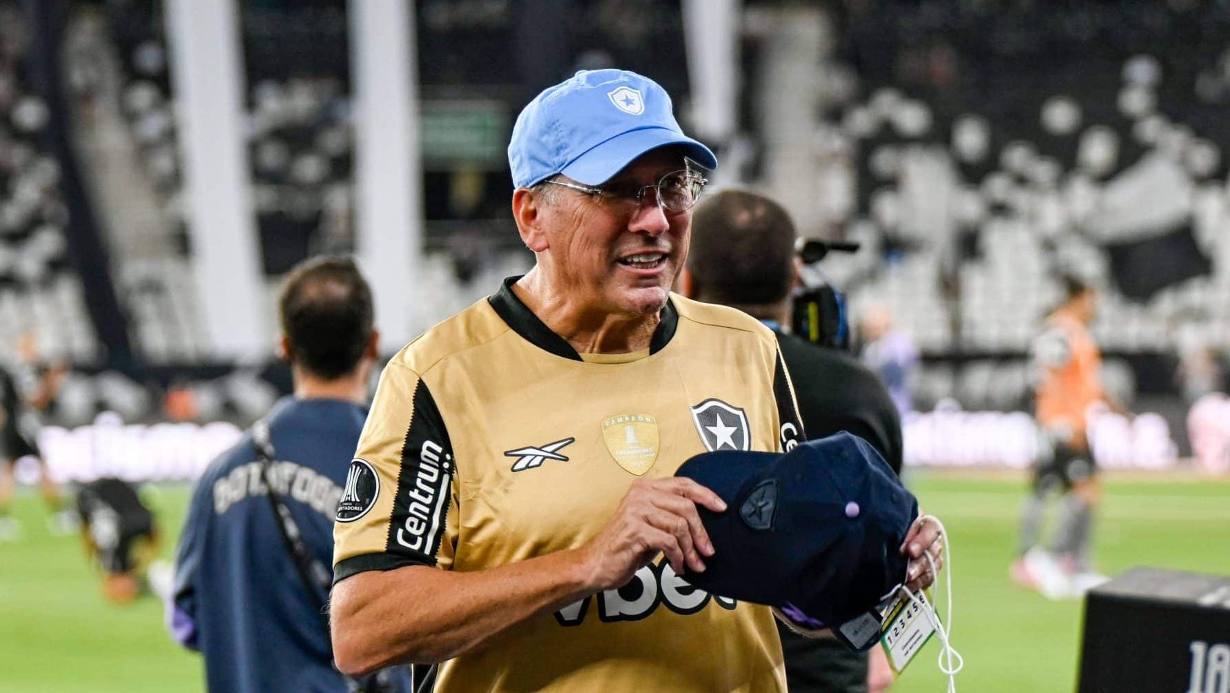 John Textor usa acerto com a Eagle para amenizar situa&ccedil;&atilde;o do Botafogo ap&oacute;s elimina&ccedil;&atilde;o