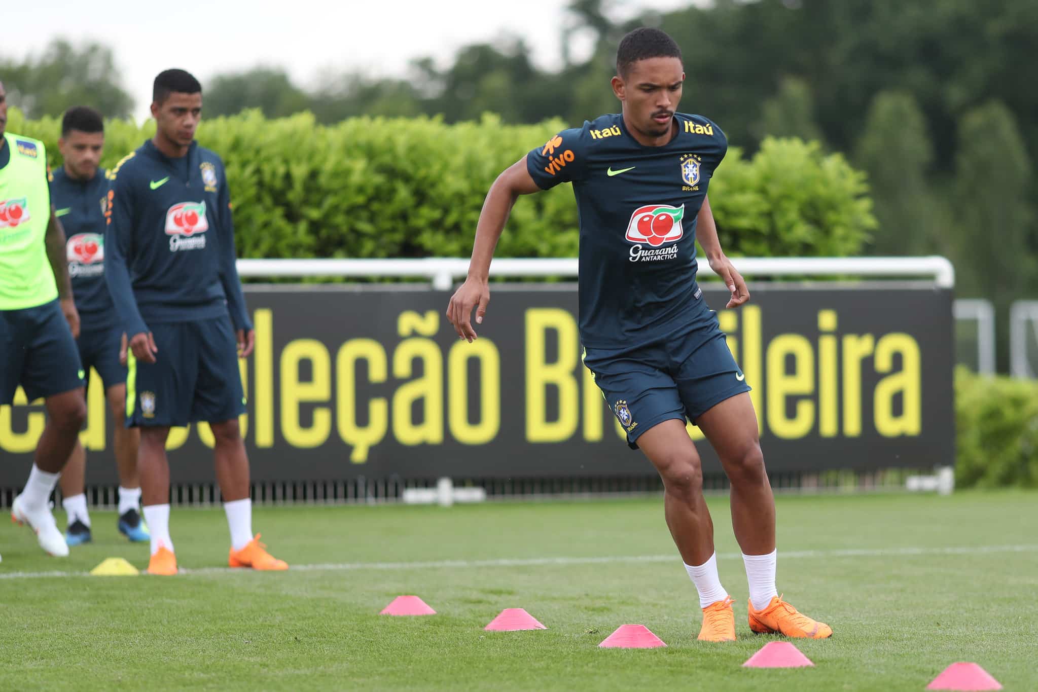 Vitinho participou da prepara&ccedil;&atilde;o para a Copa de 2018 (Foto: Lucas Figueiredo/CBF)