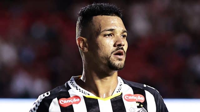 Z&eacute; Ivaldo est&aacute; fora do cl&aacute;ssico, mas torcida do Santos espera que aus&ecirc;ncia se estenda