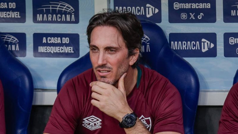 Zubeldía dá méritos a Renato no Fluminense e manda recado para John Kennedy