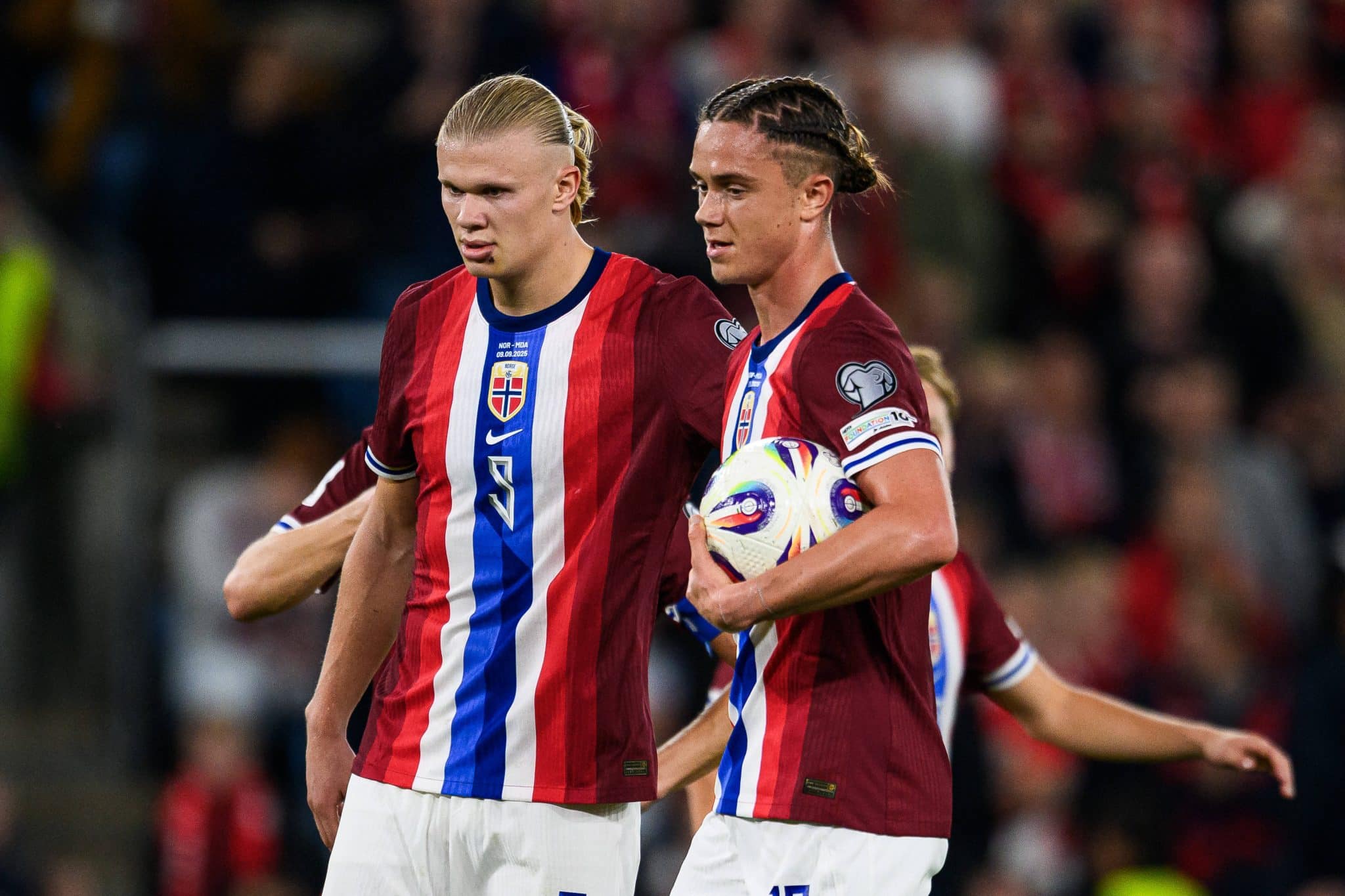 Aasgaard ficou com a bola do jogo ap&oacute;s marcar quatro gols (Foto: Iconsport)