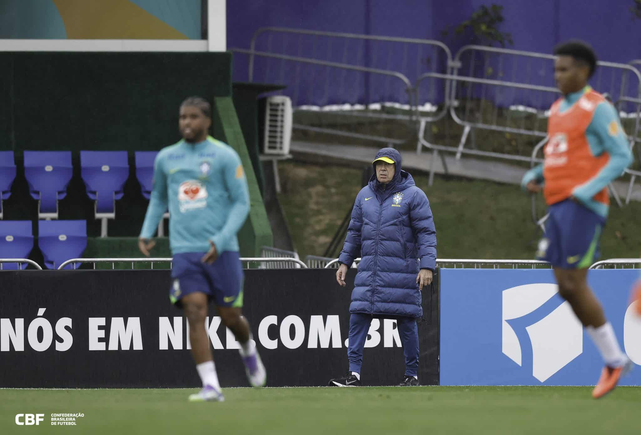 Carlo Ancelotti em treino da sele&ccedil;&atilde;o brasileira (Foto: Rafael Ribeiro/CBF)