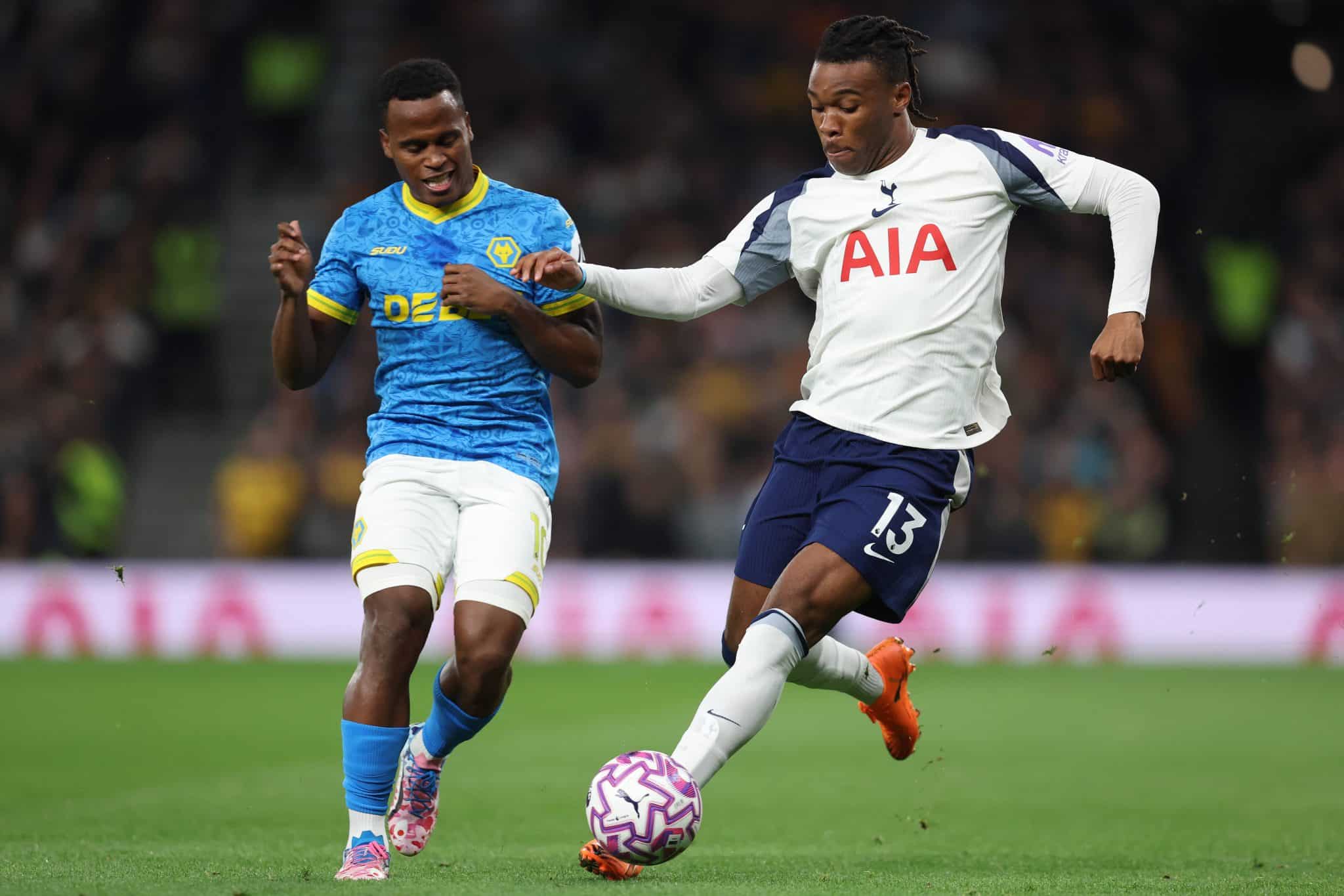Arias e Udogie em Wolves x Tottenham