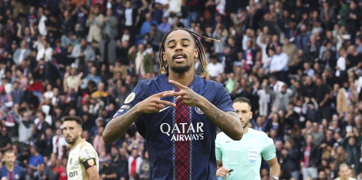 Com Lu&iacute;s Enrique de volta, Barcola d&aacute; show e PSG &eacute; l&iacute;der da Ligue 1