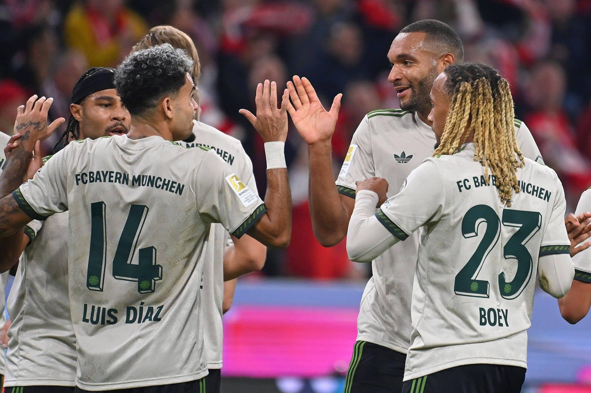 Jogadores do Bayern de Munique celebram gol