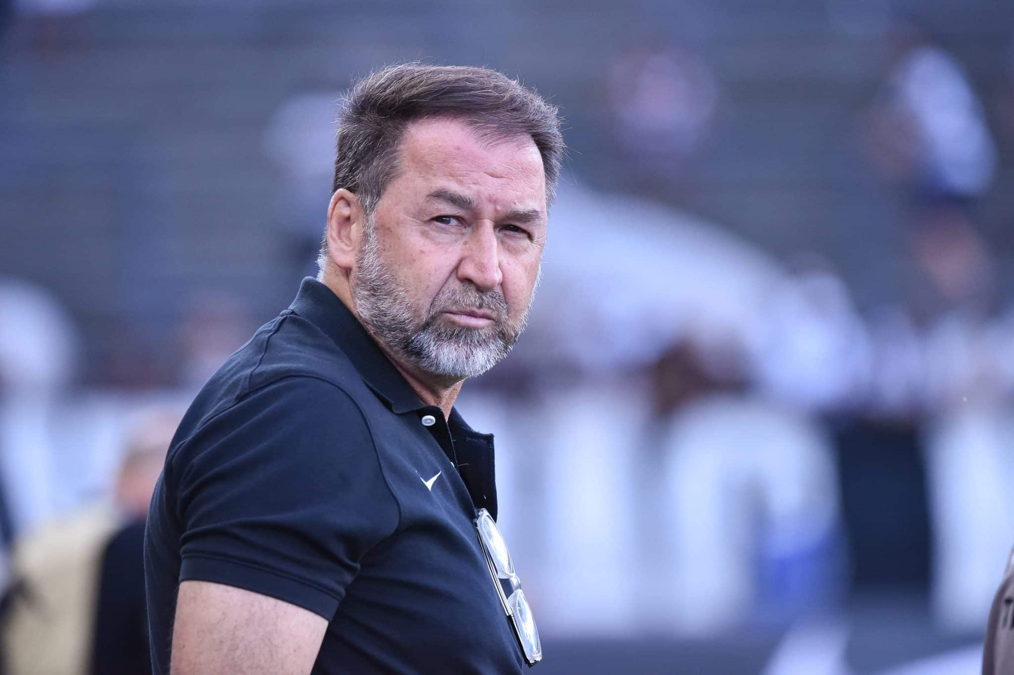 S&oacute;cios protocolam primeiros pedidos de desligamento de Augusto Melo no Corinthians