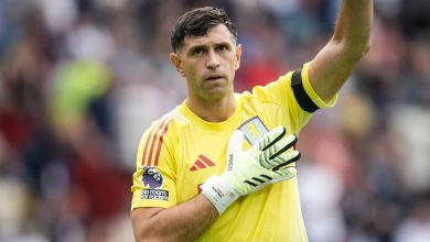 &lsquo;Comprometimento dele &eacute; enorme&rsquo;, diz t&eacute;cnico do Aston Villa ap&oacute;s Dibu Mart&iacute;nez for&ccedil;ar sa&iacute;da