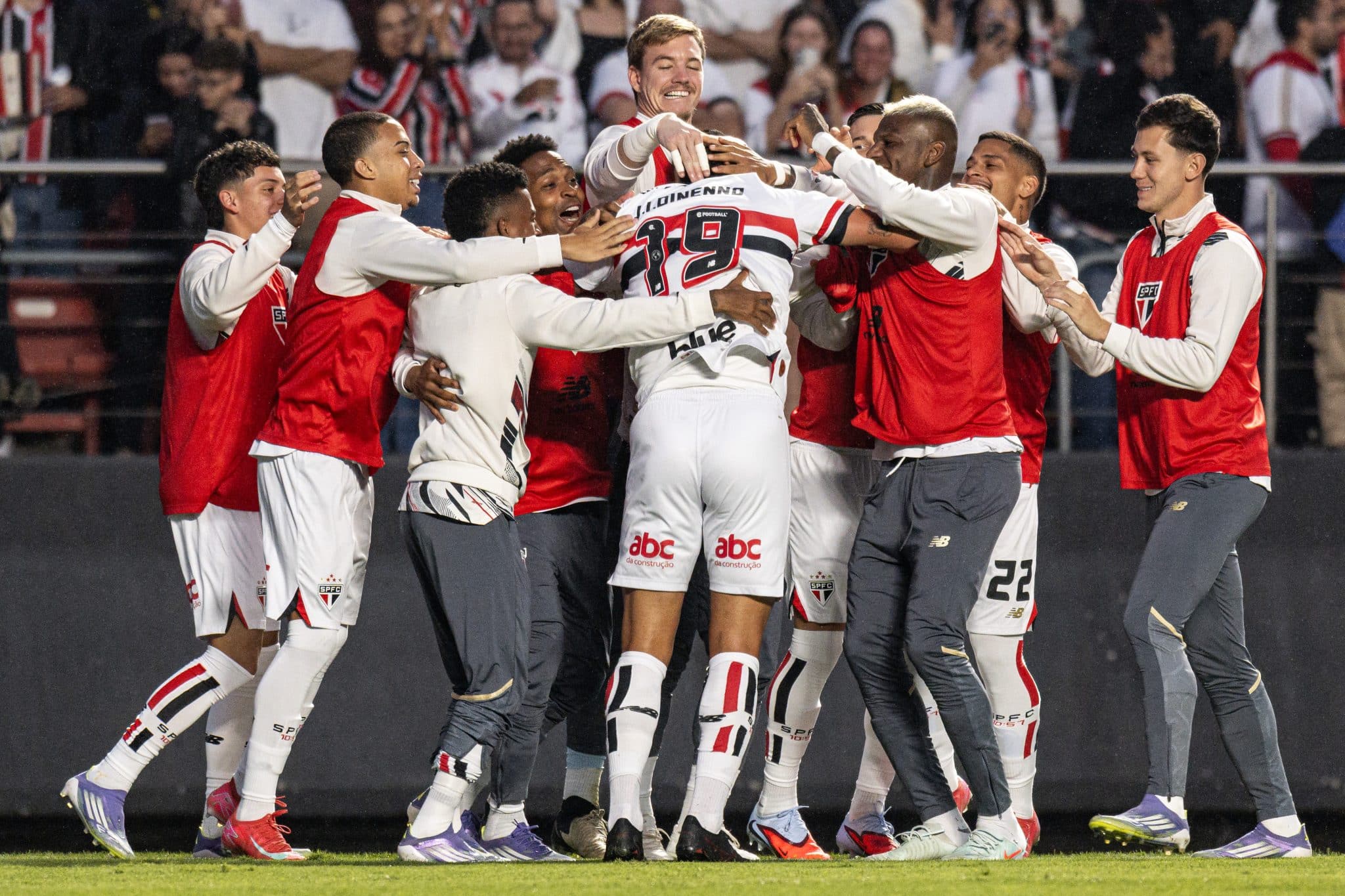 Dinenno vibra com seu primeiro gol pelo S&atilde;o Paulo