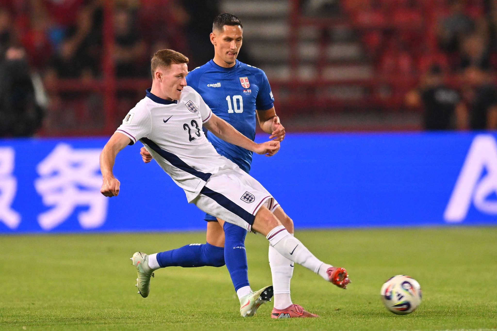 Elliot Anderson em a&ccedil;&atilde;o contra a S&eacute;rvia