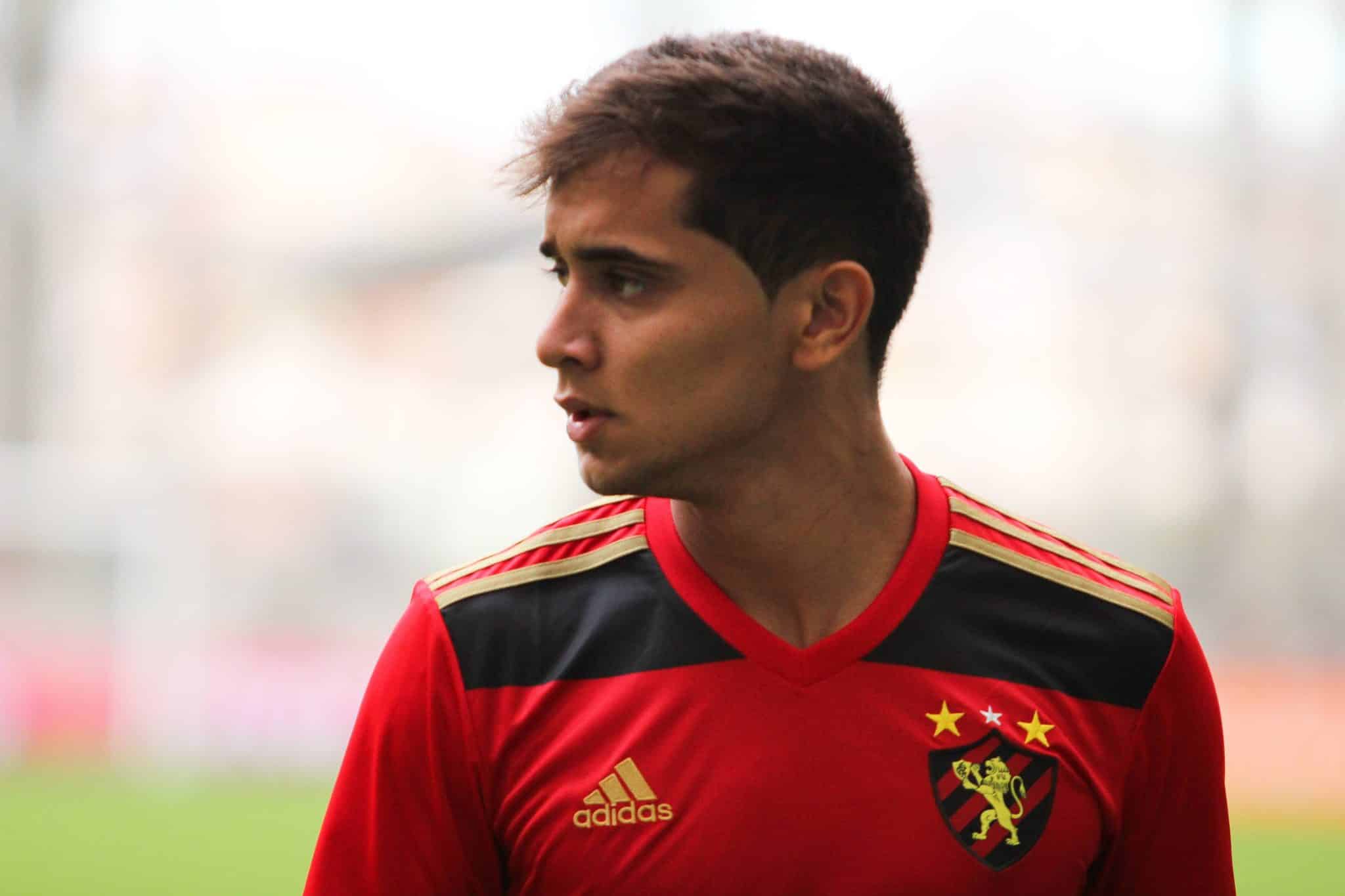 Everton Felipe em ação pelo Sport