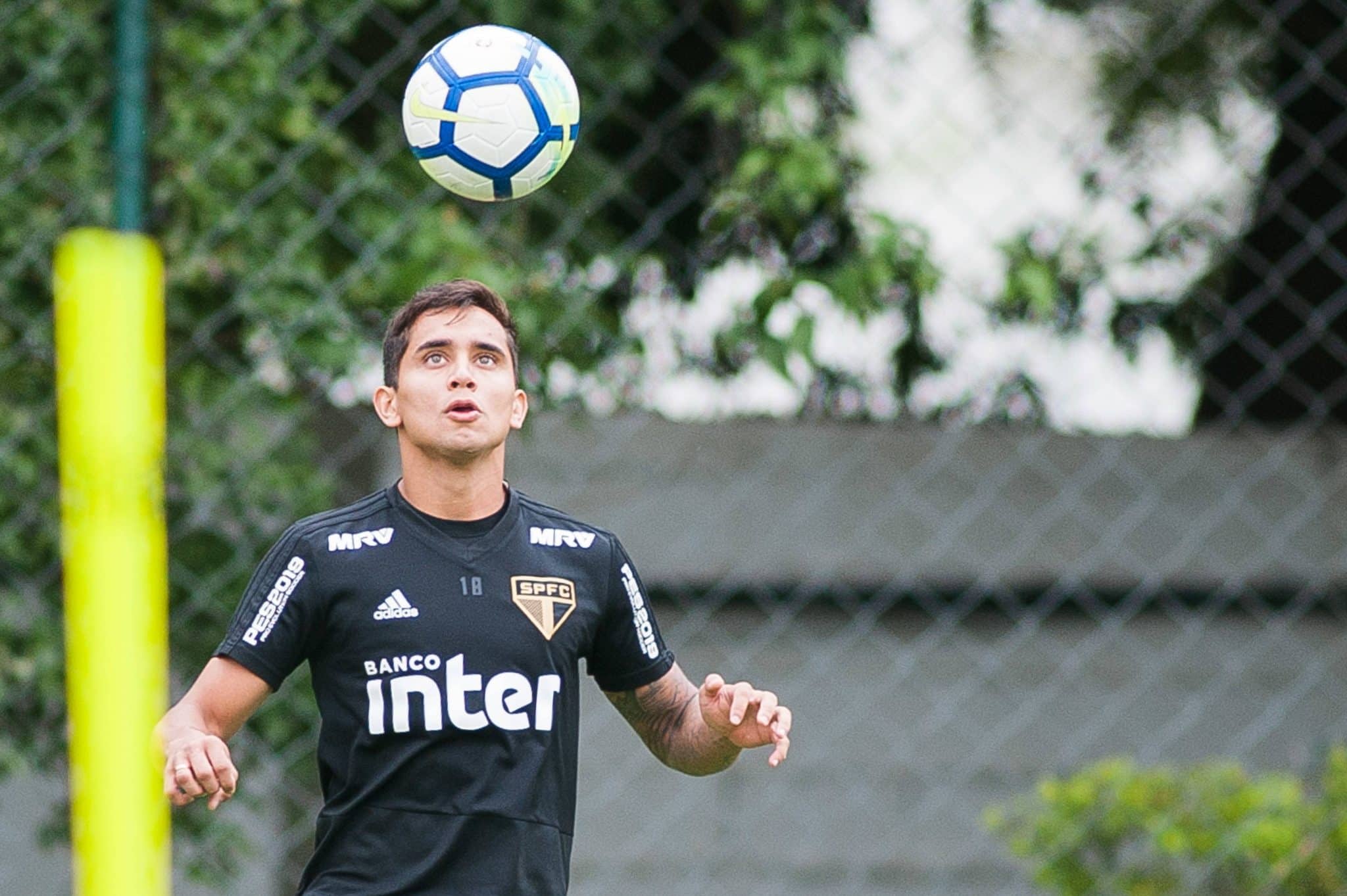 Everton Felipe durante treino do São Paulo