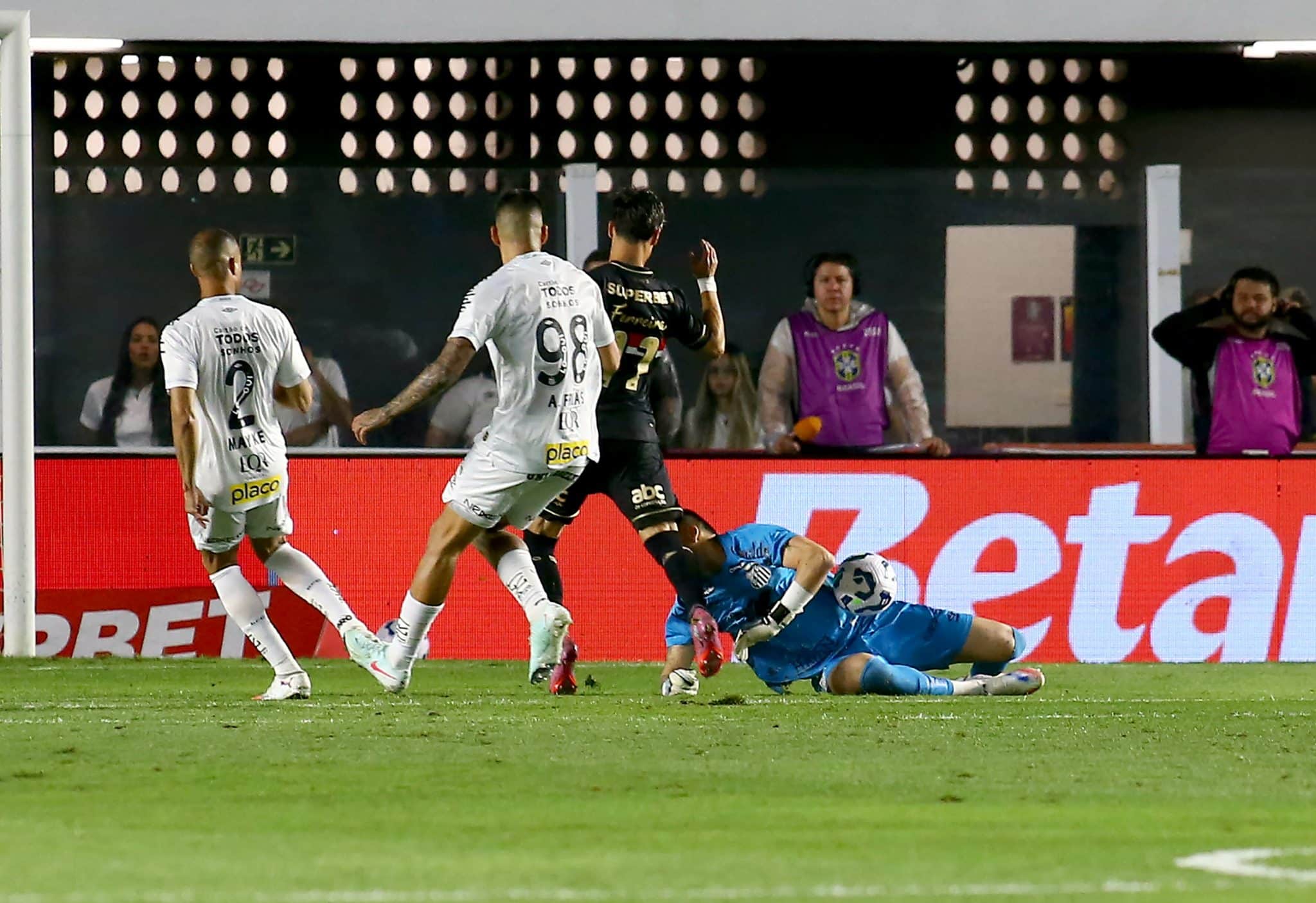 Ferreira perde chance contra Braz&atilde;o